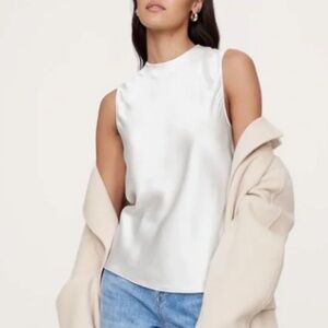 NWT Banana Republic Signature Silk Tank in Cream - W’s Medium